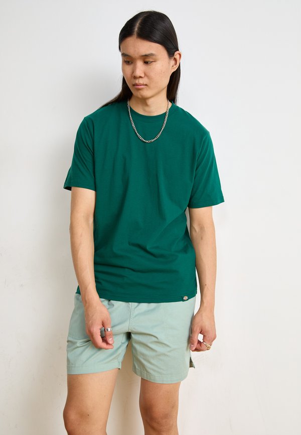 PELICAN RAPIDS - Shorts4