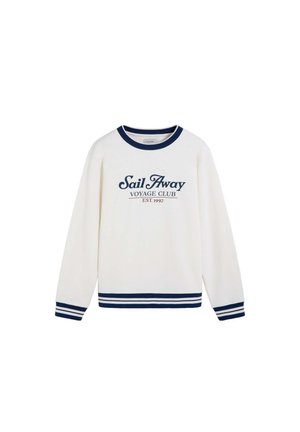 Sudadera blanca de manga larga con cuello, puños y franjas en el dobladillo en azul marino, con el texto "Sail Away Voyage Club EST. 1992" en el frente.