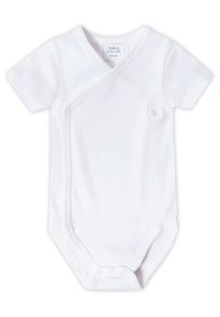 Bodysuit de algodón blanco de manga corta con diseño envolvente y cierres a presión. Textura suave y estética simple, adecuada para bebés.