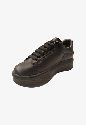 Sneaker in pelle nera con punta arrotondata, suola spessa e piatta, e lacci piatti. Presenta dettagli cuciti e una texture liscia.