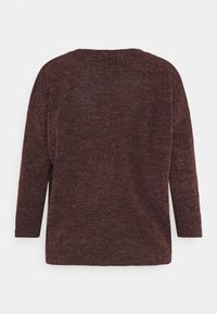 Vinröd stickad tröja med lös passform, som har rund halsringning och långa ärmar. Texturerad tyg med subtila mönsterdetaljer.