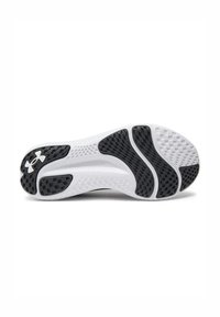 Suela de zapatilla blanca con un patrón de goma negra texturizada, surcos de flexión prominentes y un logo de Under Armour en el talón.