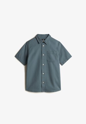 Lyhythihainen nappimuotoinen paita hillityn sinisen värisenä, valmistettu puuvillasta, jossa on tasku, sileä rakenne ja klassinen kaulustyyli.