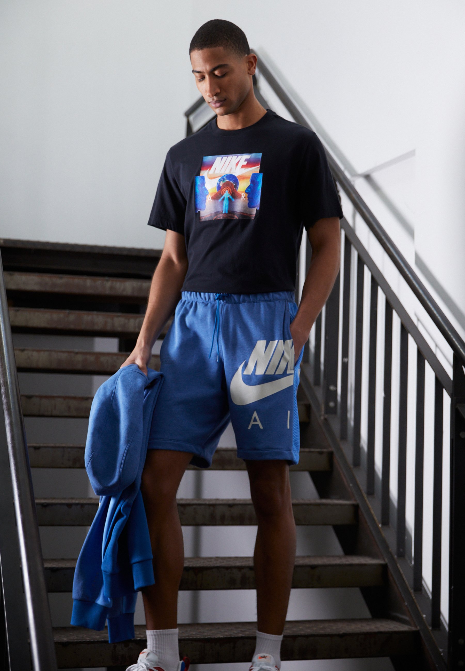 Nike Sportswear AIR - Shorts - marina blue/university blue/light bone/blu  scuro - Zalando.it