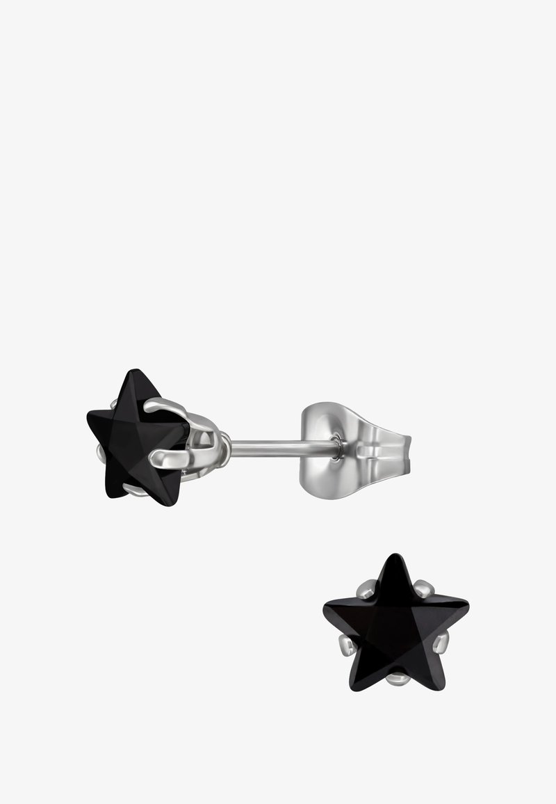 Zwarte stervormige stud oorbellen met een facettenontwerp, gezet in glanzend zilverkleurig metaal, voorzien van veilige achtersluitingen.