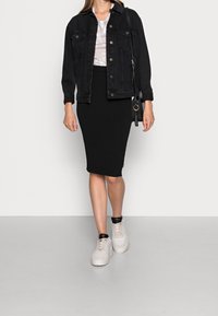 Calvin Klein Pouzdrová sukně - black