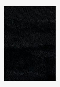 Sélectionné, Black