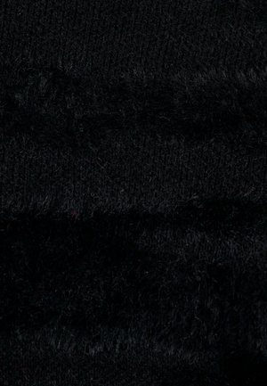 Zwarte stof met een mix van gebreide en pluizige texturen, die verschillende oppervlaktepatronen en een subtiele glans op bepaalde plekken vertoont.