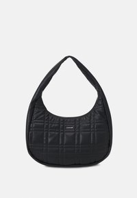 Sac d'épaule noir matelassé avec un design incurvé et rembourré. Présente une surface lisse et un détail de logo à l'avant.