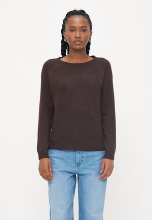 Brown knitted sweater with a round neckline and long sleeves, paired with light blue denim jeans. Smooth texture, no visible patterns.