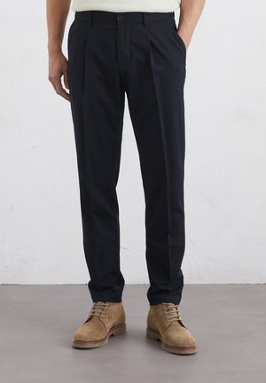 Marc O'Polo MODEL JOGGER PLEATS AUS WEICHEM  - Chinos - deep night blue