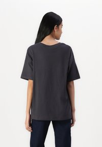 Noisy May NMIDA HOWDY CHICA - T-shirt imprimé - obsidian