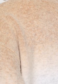 Second Female Stickad tröja - off-white