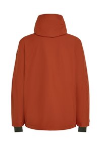 Waterdichte oranje jas met capuchon, met een minimalistisch ontwerp, elastische manchetten in donkergroen en een gladde, matte textuur.