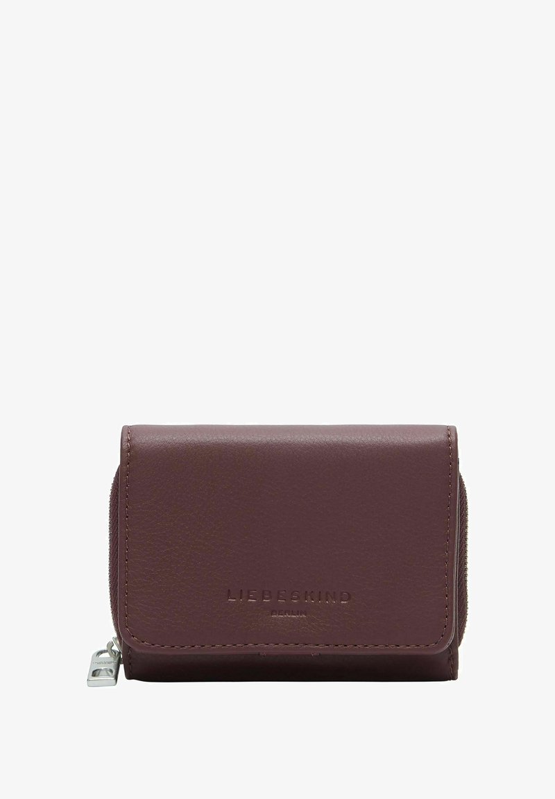 Portafoglio in pelle marrone scuro con finitura testurizzata, dotato di scomparto con zip e logo del marchio impresso sul davanti. Design compatto e rettangolare.