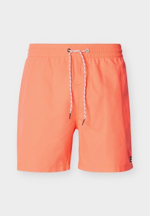 Lyseorange herresvømmebukser med elastisk midjebånd og hvit snor, vist mot en enkel lys bakgrunn.