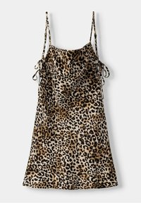 Šaty na ramínka s leopardím potiskem vyrobené z hedvábného materiálu. Vystavené nastavitelné ramínka se zavazováním po stranách. Mají uvolněný, splývavý střih.