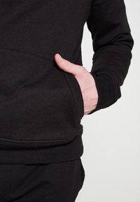 Bench SKINNER - Hoodie - black