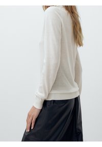 Massimo Dutti Neule - white