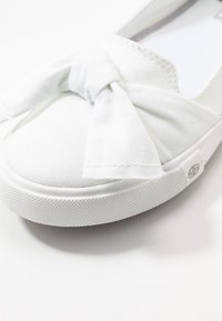 Dockers by Gerli Sapatos sem atacadores - weiß