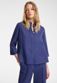 Unselected, bluette
