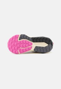 New Balance NITREL - Scarpe da corsa su strada - black