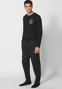 Koroshi SET - Pidžaamakomplekt - black