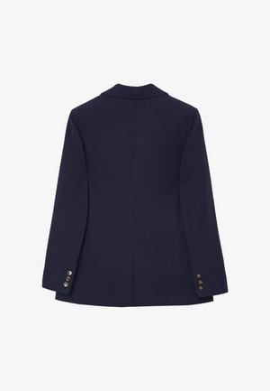 Marineblauer Blazer aus Stoff mit glatter Textur. Verfügt über einen Reverskragen, lange Ärmel und messingfarbene Knopfakzente an den Manschetten.