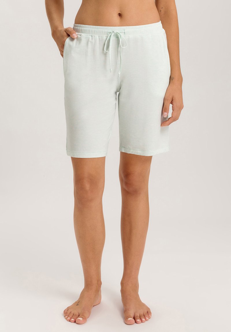 Licht mintgroene shorts van zacht materiaal, met een elastische tailleband en een trekkoord, zijzakken en een knielange snit.