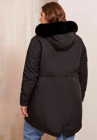 Friends Like These CURVE REGULAR FIT - Zimný kabát - black