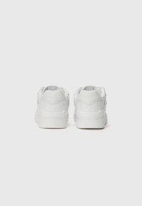 Lacoste T CLIP 125 - Sportbačiai - white