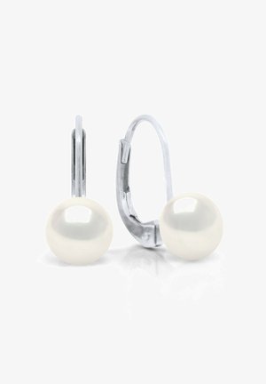 Witte pareloorbellen met zilveren metalen hardware. Ronde parels, gladde textuur, gemonteerd op leversluitingen. Eenvoudig en elegant ontwerp.