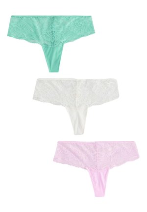 Drei Spitzen-Tangas in Grün, Weiß und Pink, vertikal auf weißem Hintergrund angeordnet.