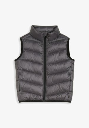Bezrukávová tmavosivá vatovaná vesta s predným zipsom a vysokým golierom, s horizontálnym prešívaním a čiernym lemovaním okolo pažerákov a spodného okraja.