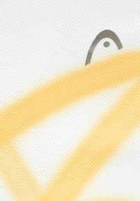 Textielmateriaal met een witte achtergrond en een getextureerd gaas. Bevat gele en oranje gradient penseelstreken en een eenvoudige grijze ontwerpaccent.