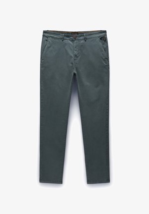 Pantaloni chino di colore verde scuro, realizzati in tessuto misto cotone morbido, con design tradizionale a cinque tasche e chiusura con un bottone.