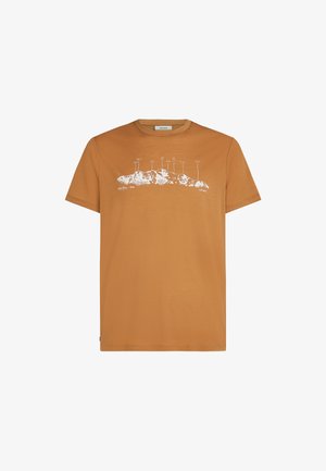 Short-sleeve t-shirt in orange-brown cotton with a white mountain graphic, featuring labeled peaks and a casual fit.