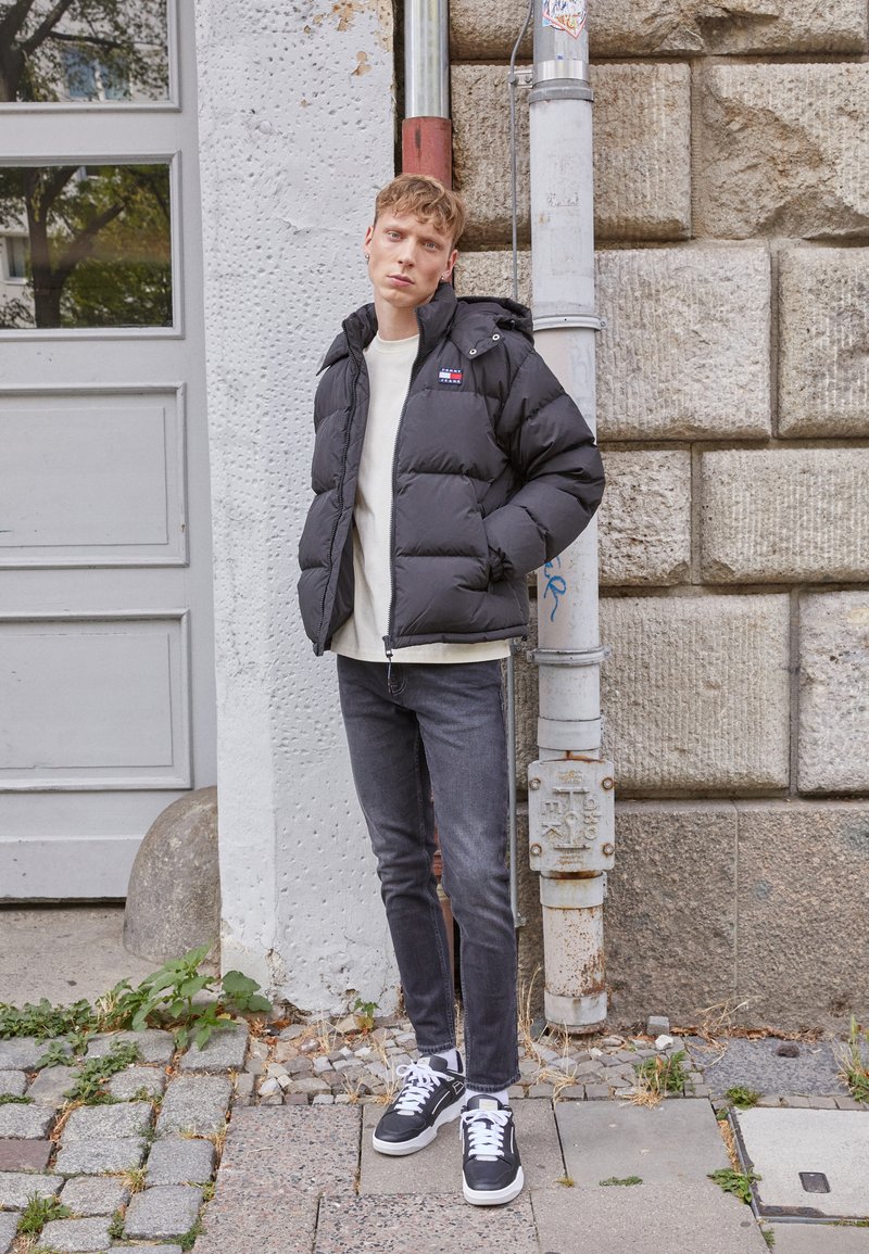 Tommy Jeans - ALASKA  - Bunda z prachového peří - black, Zvětšit