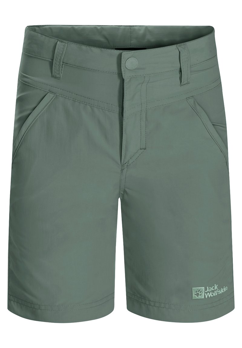 Gröna shorts i lätt material, med knäppning, två framfickor och logotyp på nedre högra benet.