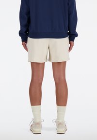 New Balance ATHLETICS FRENCH - Kurze Sporthose - linen