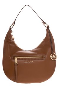 Sac à bandoulière Michael Kors en cuir marron avec poche zippée dorée, tirette de fermeture éclair dorée avec marque, et pendentif logo rond MK sur la sangle.