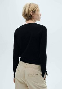 Mango Vest - black