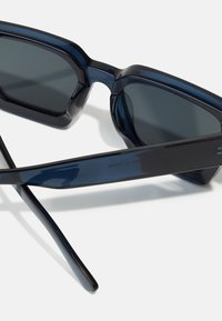 Jack & Jones JACPETER SUNGLASSES UNISEX - Solbriller - blue coral