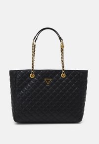 Borsa a tracolla nera trapuntata con hardware dorato e doppi manici a catena. Presenta un accentuato logo triangolare sul davanti. Texture liscia.