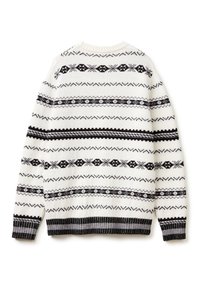 Bílý pletený svetr s černými geometrickými vzory. Má kulatý výstřih, žebrované manžety a spodní lem. Měkká textura, ležérní design.