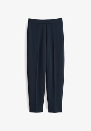Pantalon navy en tissu lisse, à taille haute, avec des plis et jambes fuselées. Sans matériel ni motifs visibles.