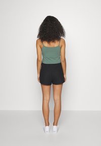 Vero Moda Petite Šortky - black