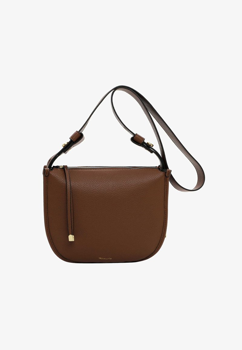 Hnědá kožená kabelka s zakřiveným tvarem, zipovým uzávěrem a nastavitelným popruhem. Obsahuje texturovaný povrch a akcenty zlaté barvy.