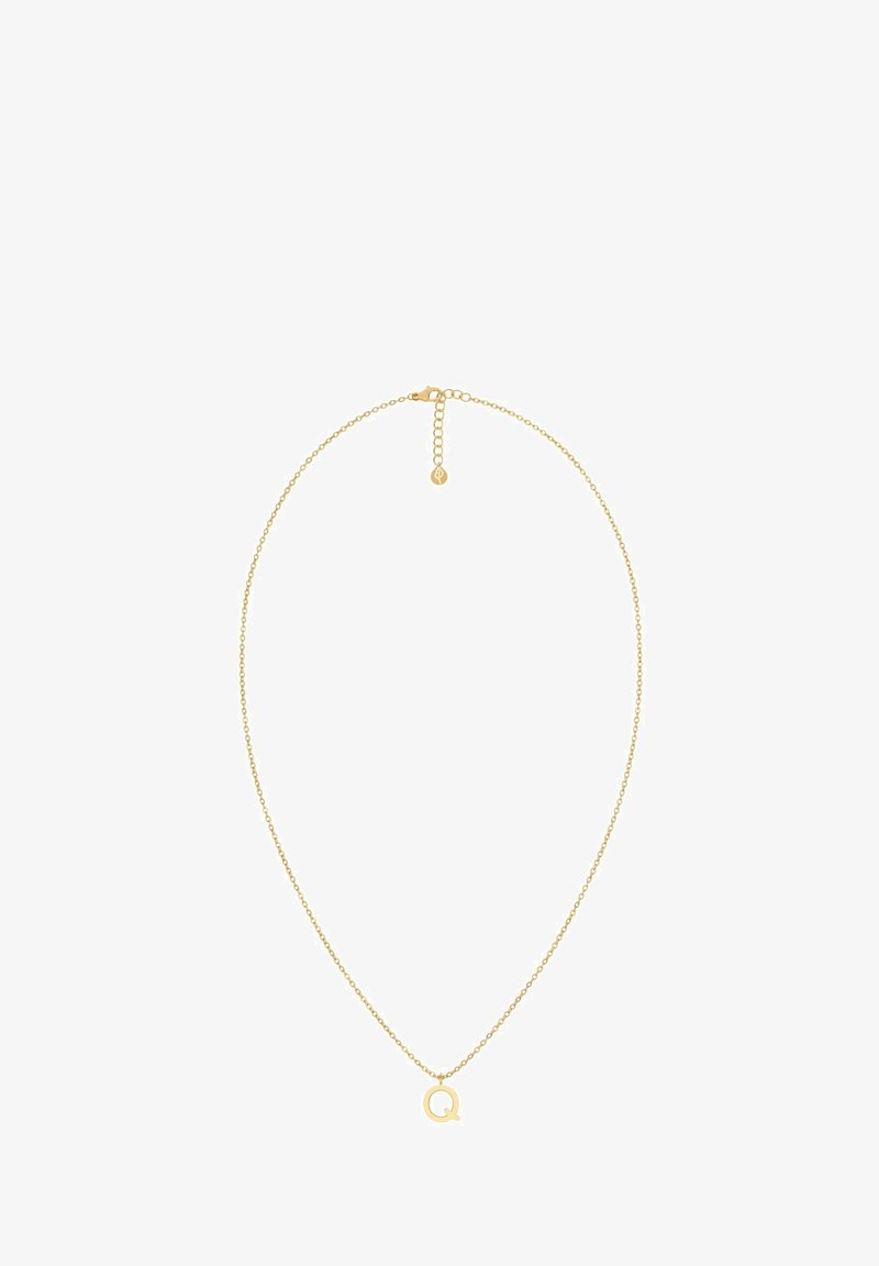 Collar de cadena de oro con un colgante circular en forma de letra "Q". La cadena tiene una textura delicada y fina, con un cierre de longitud ajustable.