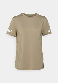 Camiseta de manga corta color caqui con cuello redondo, que presenta el texto "BORG" en blanco en la manga izquierda y aberturas en los laterales del dobladillo.